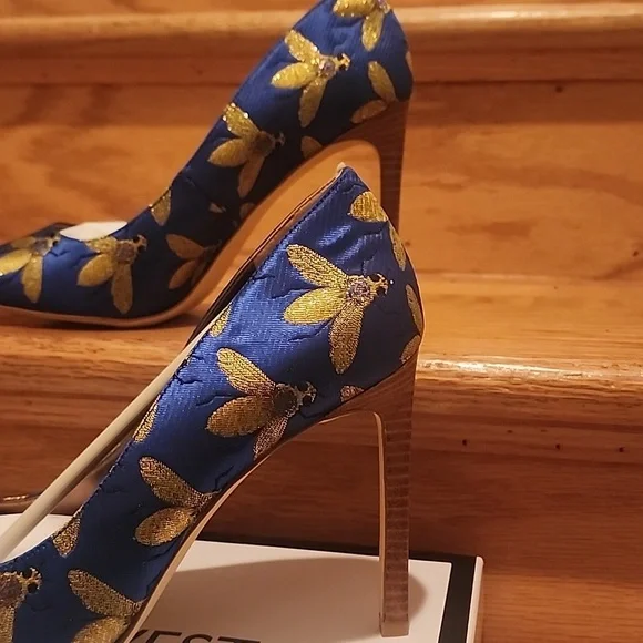 New In Box Nine West "NW Tatiana" Blue Gold Bee Pumps 9.5 - Picture 7 of 11
